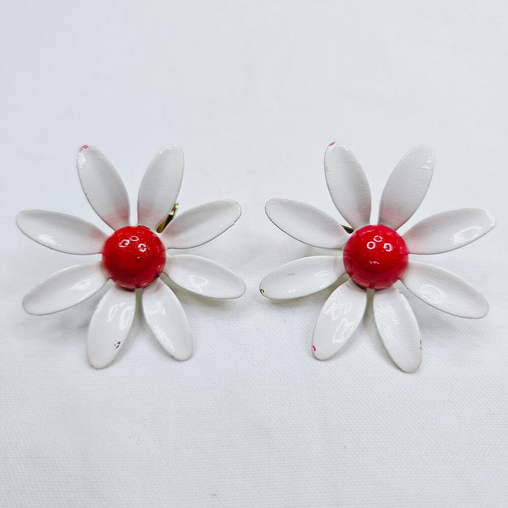 Vintage Clip On Daisy Earrings